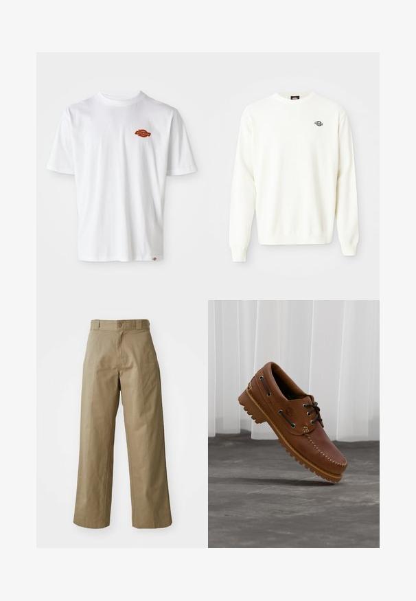 Biely pletený sveter s dlhým rukávom a okrúhlym výstrihom, na ľavej hornej strane hrude sa nachádza malé čierne logo Dickies.; Biela bavlnená tričko s krátkymi rukávmi, s malým oranžovým a čiernym logom "Dickies" na ľavej strane hrude.; Khaki široké nohavice vyrobené z bavlneného zmesi, s jedným gombíkom na zapínanie a viditeľnými bočnými vreckami. Hladká textúra, detail záhybov.; Hnedá kožená lodná obuv s čiernymi šnúrkami, béžovým prešívaním a robustnou podrážkou, zavesená nad sivou betónovou podlahou.