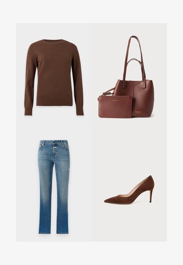 Pull marron à manches longues, col rond, avec poignets et ourlet côtelés, présenté sur un fond clair uni.; Jean droit bleu clair en denim. Présente une taille mi-haute, des poches avant et un léger effet usé sur le tissu.; Chaussure à talon haut en daim marron à bout pointu avec un talon aiguille fin sur fond blanc.; Sac cabas en cuir marron avec deux bretelles d’épaule et une pochette assortie zippée, tous deux embossés du logo doré Emporio Armani.