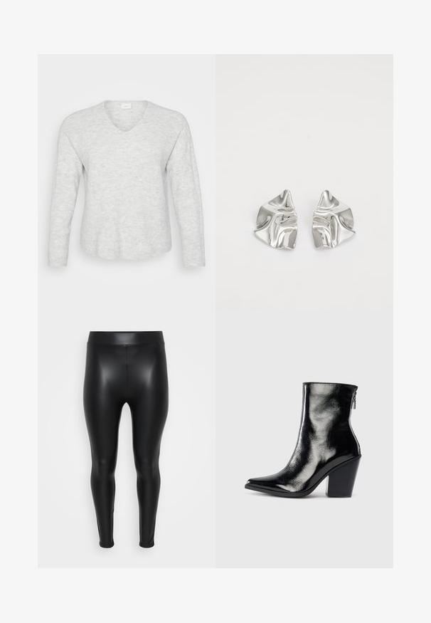 Pull long ajusté gris clair à manches longues avec une texture côtelée, un décolleté en V et un ourlet légèrement courbé. Matériau doux avec de subtiles variations de motifs.; Leggings noirs en matériau lisse et brillant. Taille haute, design ajusté, sans coutures ni motifs visibles.; Bottines en cuir noir avec une finition brillante, bout pointu et talon trapèze. Dotées d'une fermeture éclair latérale pour un enfilage facile.; Boucles d'oreilles en métal argenté avec un design ondulé et sculptural, présentant une finition polie et des formes irrégulières, mettant en valeur une esthétique contemporaine.