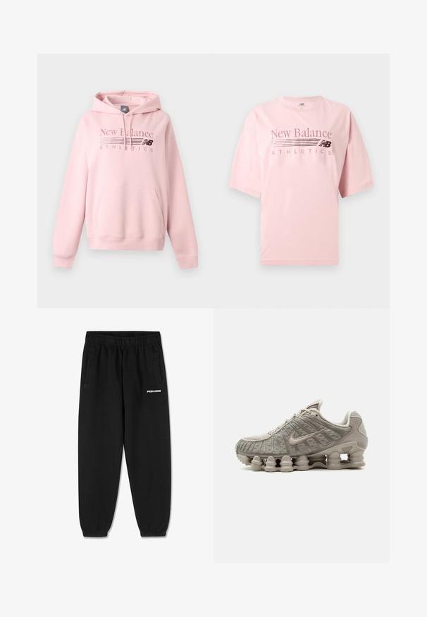 Lichtroze New Balance hoodie met voorzak, capuchon met trekkoord en "New Balance Athletics" logo op de borst.; Lichtroze New Balance Athletics T-shirt met korte mouwen, een ronde hals en logotekst gedrukt op de borst.; Zwarte sweatpants van zacht materiaal, met een verstelbare tailleband, taps toelopende benen en zijzakken. "PEGADOR" logo in het wit op de voorkant.; Lichtbeige Nike Shox sneaker met zichtbare zuilachtige dempende zool en mesh details op het bovenwerk.