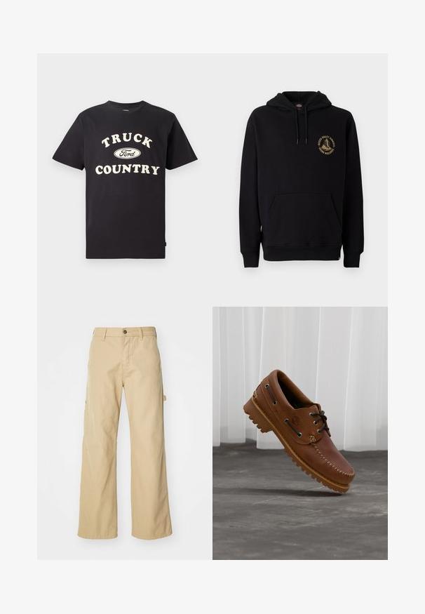 Sort hættetrøje med kængurulomme, snore og et guld grafiklogo på venstre bryst. Lavet af blødt, struktureret stof.; Sort bomulds t-shirt med korte ærmer, der har teksten "TRUCK COUNTRY" i cremefarvet og et Ford-logo designet centralt foran.; Beige brede cargo bukser med knaplukning, der har sidelommer, lavet af slidstærkt bomuldsstof, glat tekstur og lige skæring.; Brun læder bådsko med sorte snørebånd, beige syninger og en robust sål, hængende over en grå betongulv.