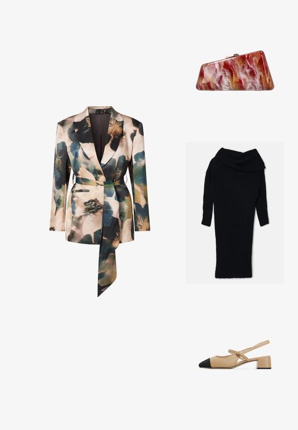 A.W.A.K.E. MODE SNOOD - Striktrøje - black; Blazer med blomsterprint i blødt stof, der har en indsnøret talje med bælte, hakkede revers og to frontlommer i afdæmpede farver.; Beige læderslippers med sort spids tå, spænde rem og en lav blokhæl med en sølv detalje ved bunden.; Clutch-taske med trapezform, der har et hvirvlende mønster i rød, hvid og guld, der ligner marmor, og sølvlås på toppen.