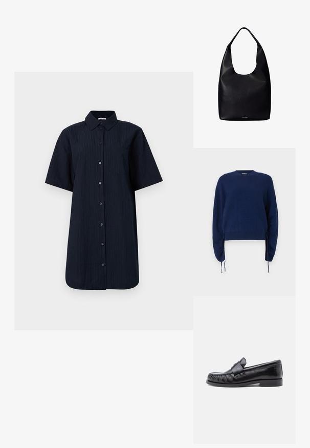 Suéter de punto azul marino con textura acanalada, cuello redondo y mangas largas. Presenta lazos laterales ajustables y un corte cropped.; Camisa de manga corta abotonada en azul marino oscuro con rayas verticales, que cuenta con un bolsillo en el pecho y un collar estructurado.; Mocasines de cuero negro con punta redondeada, costuras distintivas y una banda decorativa sobre el empeine. Acabado liso y tacón bajo.; Bolso tote de cuero negro con una única correa ancha para el hombro y un sutil logo de Calvin Klein en el centro inferior.