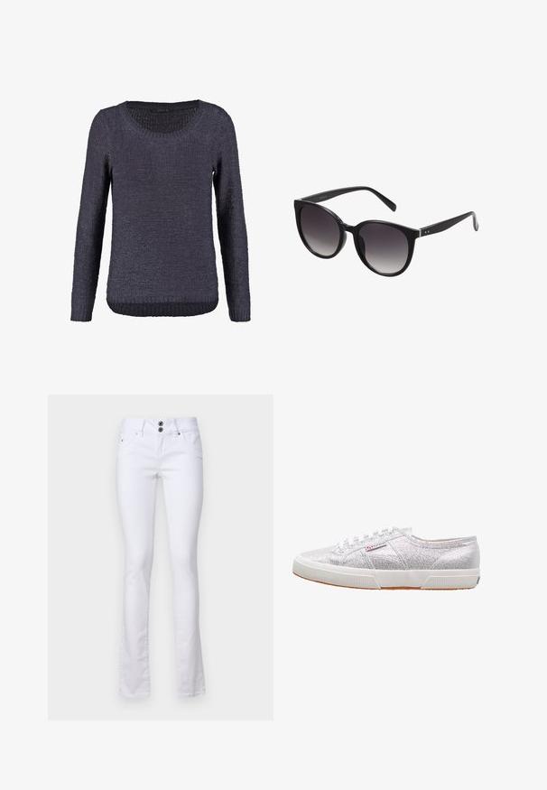 Mørkeblå striktrøje med et struktureret design, rund hals og lange ærmer. Ribbet kant forneden og ved ærmernes ender.; Hvide flagrende jeans lavet af bomuldsblandingsstof, med en to-knap lukning, frontlommer og subtile syninger.; Sølvglitrende sneakers med hvid gummisål, der har rund tå, snørebåndsdesign og et logo-patch på siden.; Sorte katteøje-solbriller med gradientlinser, plastikramme, glat overflade og sølvdetaljer på stængerne.