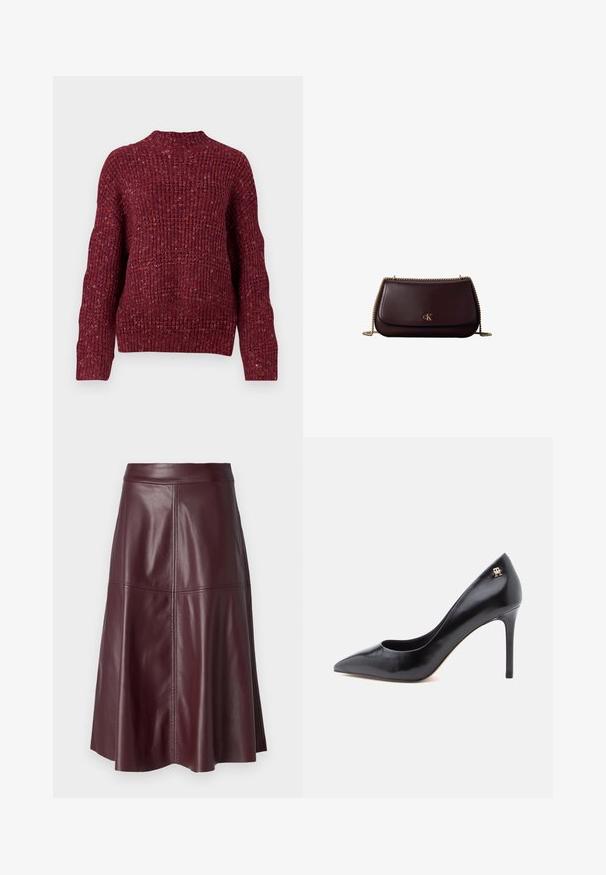 Strikket sweater i dyb bordeaux, med høj hals, lange ærmer og en tekstureret, ribbet overflade. Kraftigt design med en afslappet pasform.; Mørk burgunder knælængde lædernederdel i A-form med synlige lodrette og vandrette syninger.; Sort læderpump med høje hæle og spids tå, der har et udskåret design og en lille gulddetalje med logo på hælen.; Mørkebrun skuldertaske i læder med guldkæde-rem og guld "cK" logo på frontklappen.