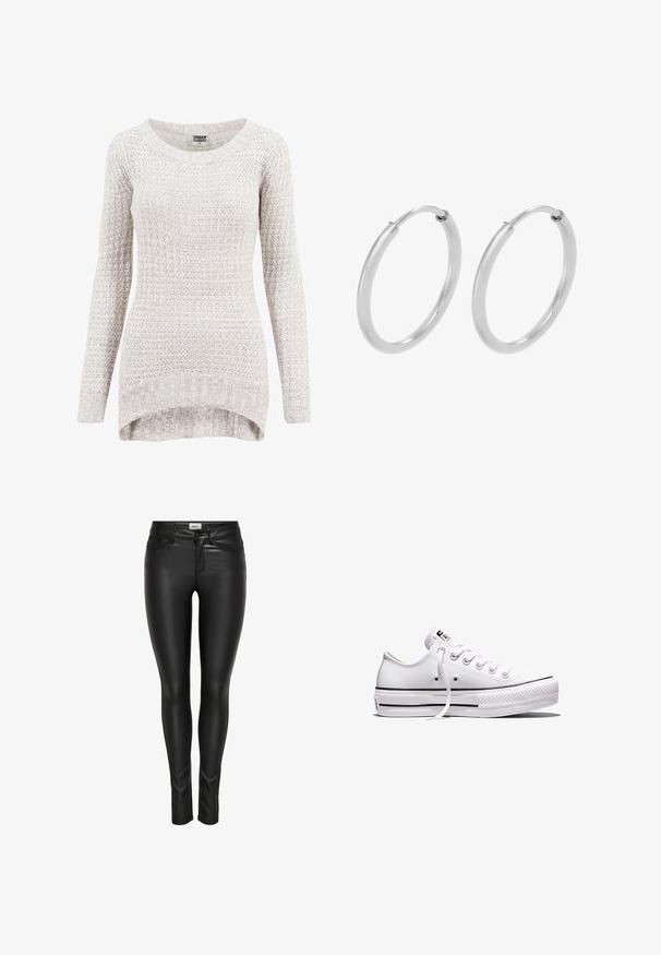 Pull en tricot beige clair avec un motif texturé, à manches longues et à ourlet arrondi. Il présente un large col rond et des poignets côtelés.; Pantalons en faux cuir noir slim-fit avec bouton avant, fermeture à glissière et passants de ceinture, présentés sur un fond blanc.; Baskets basses en toile blanche avec lacets blancs, semelle en caoutchouc, détails à rayures noires, et écusson logo sur la languette et le talon.; Boucles d'oreilles en argent, de forme circulaire, avec une texture lisse et brillante, et une largeur constante. Design minimaliste sans accents supplémentaires.