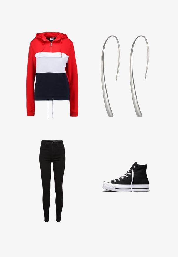 Rød, hvid og marineblå farveblokeret hoodie med lynlås, kængurulomme og snørelukning i bunden. Lavet af blødt hoodie-stof.; Sorte skinny jeans i denim med høj talje, fem lommer, bæltestropper og subtile syninger. Glat tekstur, tætsiddende pasform.; Sort high-top canvas sneaker med hvid gummisål og hvide snørebånd, vist fra siden mod en hvid baggrund.; Lange sølv dråbeøreringe med et slankt, forlænget design og en glat, poleret overflade. Har en minimalistsk buet form.