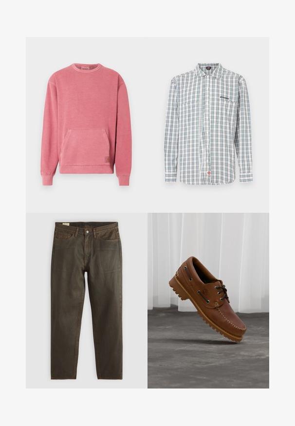Rosa Sweatshirt mit Rundhalsausschnitt, langen Ärmeln, Fronttasche und gerippten Bündchen und Saum. Mit einem kleinen Logopatch versehen.; Karierte Hemdjacke in Weiß, Grün und Blau. Verfügt über lange Ärmel, einen Kragen, zwei Fronttaschen und eine Logo-Stickerei auf der Brust.; Dunkelgrüne Denim-Jeans mit geradem Schnitt, ausgestattet mit kupferfarbenen Nähten, einem klassischen Fünf-Taschen-Design und einem Knopfverschluss.; Brauner Leder-Bootsschuh mit schwarzen Schnürsenkeln, beigen Nähten und einer robusten Sohle, schwebt über einem grauen Betonboden.