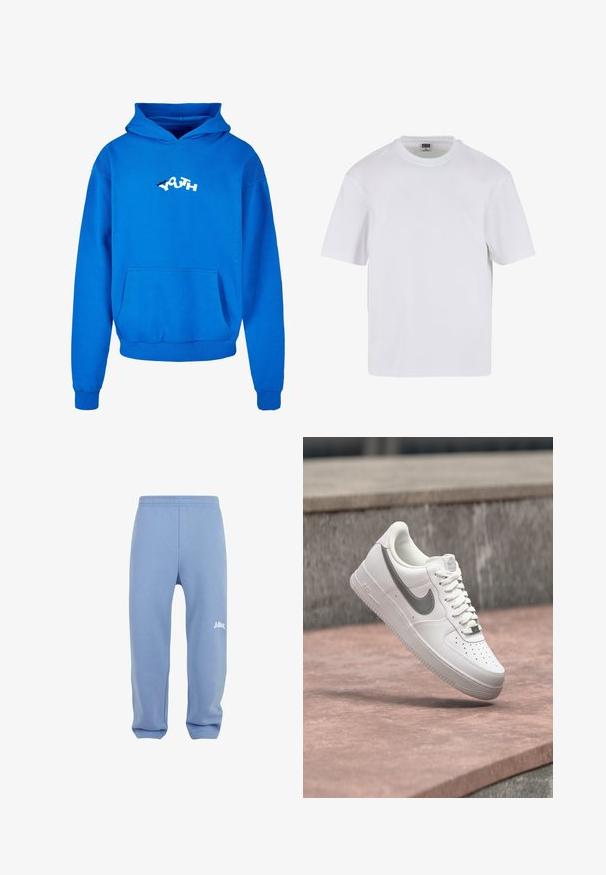 Modrá mikina s kapucňou z bavlny, so prednou kapsou a grafickým logom "YOUTH" v bielej a čiernej farbe. Mäkká textúra, ležérny strih.; Biela polokošeľa s krátkym rukávom vyrobená z bavlny. Má okrúhly výstrih a voľný strih. Hladká textúra, minimalistický dizajn, bez vzorov alebo akcentov.; Svetlo modré tepláky s elastickým pásom, zúženými nohavicami a bielym logom na ľavom stehne. Vyrobené z mäkkej, textúrovanej látky.; Biela teniska Nike Air Force 1 so sivým logom swoosh, ktorá visí nad kamenným povrchom a sivou kamennou stenou v pozadí.