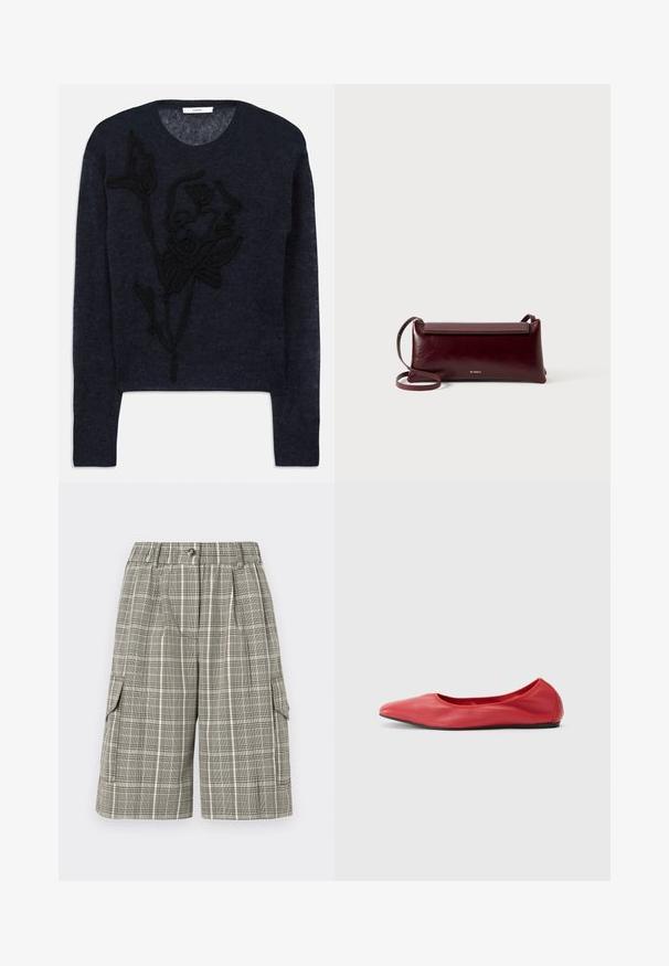 Pull marin en laine douce, doté d'une broderie florale texturée noire sur le devant et d'un col rond classique.; Shorts à carreaux dans des tons beige et gris doux, avec une ceinture élastiquée et un bouton, deux poches latérales, et un tissu texturé.; Filippa K REY FLATS - Ballerines - bright red; Sac à bandoulière en cuir bordeaux avec une texture lisse, de forme rectangulaire, fermeture à rabat et une fine sangle réglable. Détail du logo doré visible.