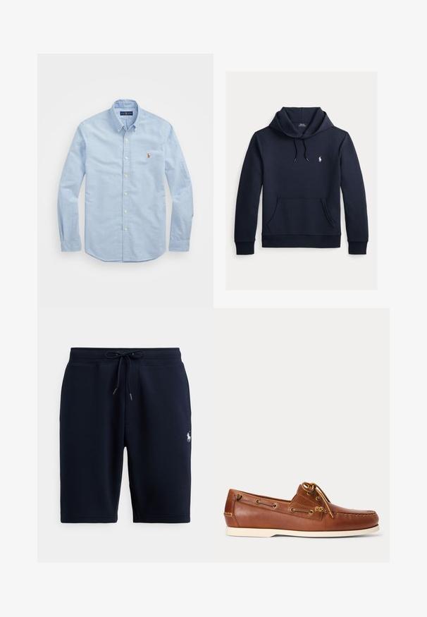 Dunkel marineblauer Kapuzenpullover mit vorderer Kängurutasche, Kapuzenkordel, langen Ärmeln und kleinem weißen Polo Ralph Lauren Logo auf der Brust.; Himmlisch blaues Langarm-Hemd aus Baumwolle mit klassischem Kragen und kleinem roten gestickten Logo auf der Brust.; Marineblaue Baumwoll-Sportshorts mit elastischem Bund, Kordelzug und Logo-Akzent auf der linken Seite. Glatte Textur, knielang.; Brauner Leder-Bootsschuh mit weißer Sohle, oben geschnürte Schnürsenkel und Metallösen entlang der Seiten und der vorderen Naht.