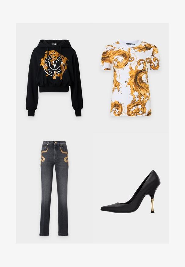 Μαύρο cropped hoodie κατασκευασμένο από μαλακό ύφασμα, με μια χρυσή και πορτοκαλί περίτεχνη γραφική απεικόνιση που περιλαμβάνει κυκλικό κείμενο και ένα κεντρικό λογότυπο "V".; Άσπρο μπλουζάκι Versace Jeans με κοντά μανίκια, διακοσμημένο με περίτεχνα χρυσά και καφέ μπαρόκ σχήματα σε σπειροειδείς καμπύλες και πιτσιλιές.; Μαύρο τζιν ψηλόμεσο με ίσια γραμμή και σχέδια φίδι από χρυσές παγιέτες στις μπροστινές τσέπες και κλείσιμο με χρυσό κουμπί.; Μαύρη δερμάτινη γόβα με μυτερή μύτη και στιλέτο τακούνι, μοναδικό λεπτό χρυσό τακούνι και μαύρη άκρη, σε ουδέτερο φόντο.