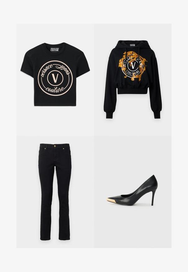Sudadera corta negra hecha de un tejido suave que presenta un gráfico ornamentado en dorado y naranja con texto circular y un logo central en forma de "V".; Camiseta de algodón negra con un gran logo circular beige que presenta "Versace Jeans Couture" y una "V" central en una fuente elegante. Con mangas cortas.; Jeans de mezclilla negros con corte recto, diseño de cinco bolsillos, cierre de botón y acentos de hardware en tono dorado. Textura suave con un detalle mínimo.; Zapato de tacón alto de cuero negro con puntera afilada; presenta un detalle metálico dorado en la tapa del tacón. Superficie lisa con un diseño elegante.