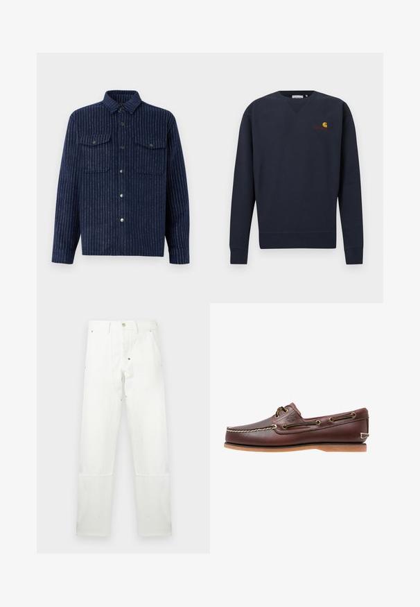 Sweatshirt bleu marine avec col en V, poignets et ourlet côtelés, arborant un petit logo Carhartt orange et jaune brodé sur la poitrine.; Veste chemise bleu marine avec des rayures blanches verticales, deux poches poitrine, fermeture à bouton et col pointu. Tissu en mélange de coton, finition texturée.; Pantalon blanc droit avec bouton et fermeture éclair, passants pour ceinture, poches avant et renforts aux genoux.; Chaussure bateau en cuir marron avec coutures blanches, détails de lacets et semelle en caoutchouc beige, vue de côté sur fond blanc.