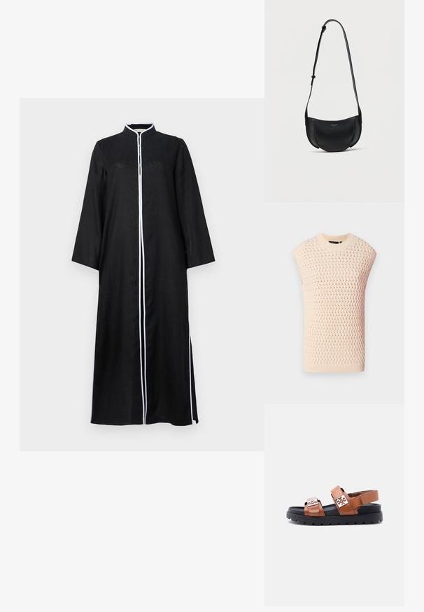 Gebreid mouwloos topje in lichtbeige, met een textuur geweven patroon, geribbelde halslijn en zoom, met een rechte pasvorm en open zijkanten.; Zwarte langekleding met lange mouwen en een hoge kraag, met een witte bies langs de voorkant en zijsplitten, gemaakt van een lichte stof.; Bruine leren sandaal met twee verstelbare banden met zilveren gespen, zwarte dikke zool met diep profiel en hielband.; Zwart leren halvemaanvormige crossbodytas met verstelbare riem en klein gouden logo in het midden aan de voorkant.