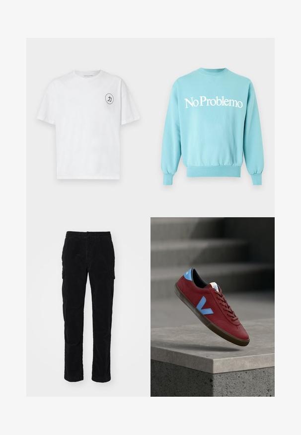 Lyseblå crewneck sweatshirt med hvid tekst "No Problemo" centreret foran, lange ærmer og ribstrikkede manchetter og kant.; Hvid bomulds t-shirt med rund halsudskæring, korte ærmer og et cirkulært sort grafisk motiv med en karakter på venstre bryst.; Sorte cargo bukser med elastisk talje, to sidelommer og en blød, børstet bomuldsstruktur. Lige ben-design.; Rød sneaker med blå "V"-logo og hældetalje, brun sål, ophængt over en grå betonklint med trapper i baggrunden.