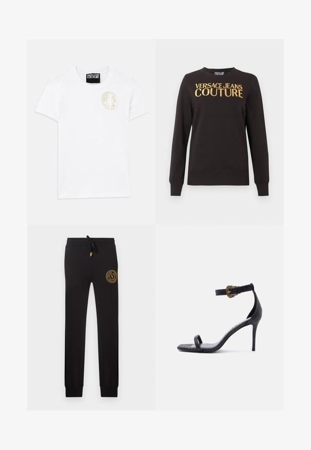 Sort langærmet sweatshirt med ribkant ved ærmer og underkant, med stor guldfarvet tekst "VERSACE JEANS COUTURE" tværs over brystet.; Hvid bomulds T-shirt med korte ærmer og rund halsudskæring. Har et guld broderet logo på brystet. Simpelt og klassisk design.; Sorte slim-fit joggers med snøre i taljen og gyldent Versace Jeans Couture logo-patch på øverste venstre lår.; Sort højhælet sandal med tynd ankelrem med en detaljeret guldbøjle og en enkelt rem over tæerne, tekstureret læderfinish.