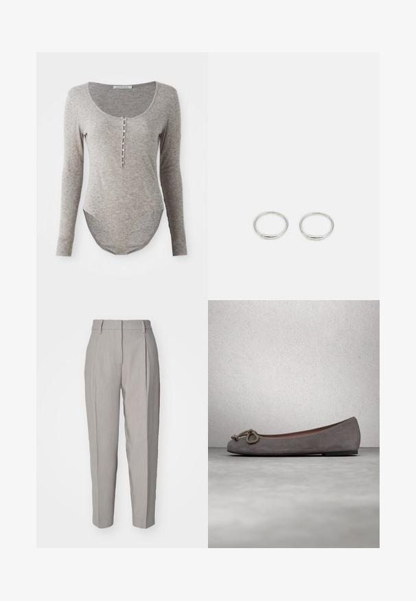 Lange mouw bodysuit van zacht grijs stof, met een ronde halslijn, knoopsluiting en een gebogen zoom voor een perfecte pasvorm.; Lichtgrijze op maat gemaakte broeken met een gladde textuur, geplooide voorkant en een recht silhouet. Voorzien van riemlussen en een gepolijste afwerking.; Grijze suède ballerina's met een ronde neus, een geknoopt touwaccent en een subtiele contrasterende rand langs de rand. Platte, flexibele zool.; Zilveren hoepel oorbellen met een gladde, gepolijste afwerking. Cirkelvormig en minimalistisch ontwerp met een opening aan één zijde.