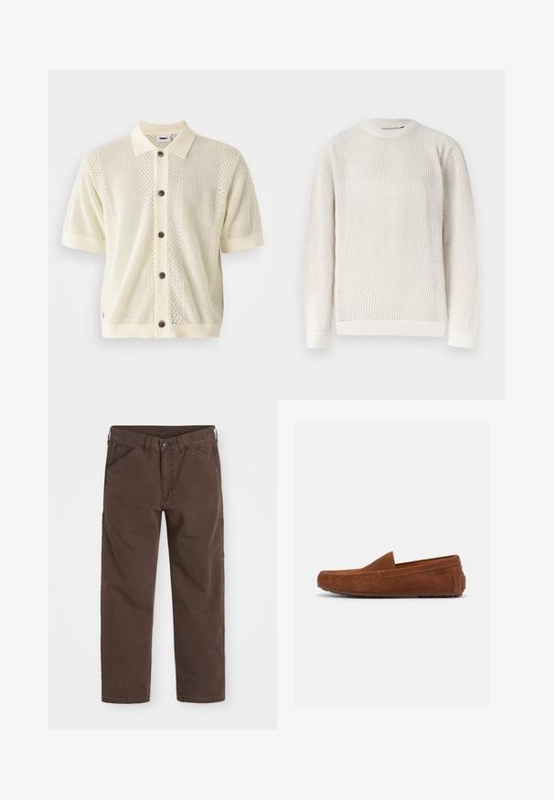 Flødefarvet, langærmet strikket sweater med mønstret honningkageeffekt og ribkant ved krave, manchetter og kant.; Kortærmet strikket cardigan i lys gul med en kontrastfarvet ensfarvet krave, fem brune knapper og teksturerede mønstre på forsiden.; Brune lige bukser med for- og sidelommer, knaplukning og bæltestropper, lagt fladt på en hvid baggrund.; Brun mokkasinsko til herrer i ruskind med gummisål og mokkasinstil syninger, set fra siden mod en hvid baggrund.