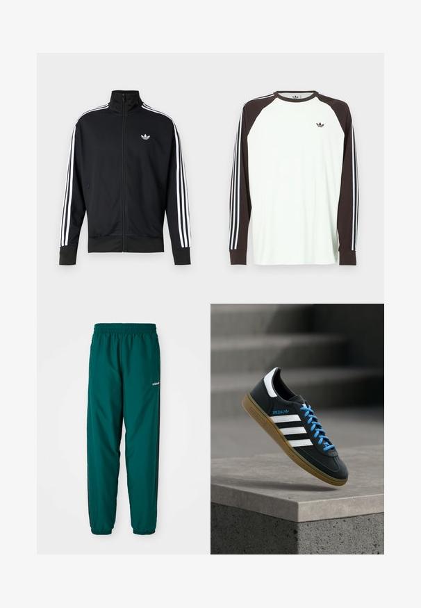 Schwarze Jacke zum Reißverschluss aus Mesh-Stoff, mit weißen Streifen an den Ärmeln und einem kleinen weißen Logo auf der Brust.; Weißes Langarmshirt mit braunen Raglanärmeln. Verfügt über blau-weiß gestreifte Akzente an den Ärmeln und ein kleines Logo auf der Brust.; Grüne Sporthosen aus leichtem Material, mit einem elastischen Bund, Seitentaschen und schwarzen Seitenstreifen. Adidas-Logo sichtbar.; Schwarzer Adidas-Sneaker mit weißen Streifen, blauen Schnürsenkeln und Gummisohle, der über einer grauen Betontreppe im weichen Licht schwebt.