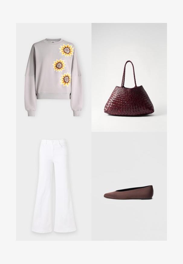 Sweat-shirt gris clair avec trois grands motifs tournesol jaunes sur le devant, manches longues et bord-côtes aux poignets et à l'ourlet.; Jeans évasés blancs en denim, avec une taille haute, un design à cinq poches et une fermeture à boutons à l'avant. Texture lisse.; Ballerines en tissu marron avec un bout pointu et une texture lisse, dotées d'un talon bas et d'une fine semelle noire. Aucune motif ni élément métallique visible.; DRAGON DIFFUSION SANTA CROCE BIG - Sac à main - bordo