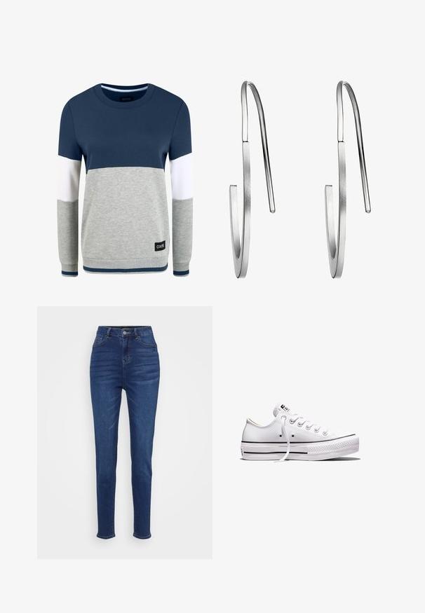Oxmo OMAYA - Sweatshirt - insignia blue; Hoch taillierte, schmal geschnittene Jeans aus dunkelblauem Denim. Mit fünf Taschen, Gürtelschlaufen und einem Knopfverschluss sowie dezenten Auswaschungen entlang der Beine.; Weißer Sneaker aus Segeltuch mit niedrigem Schnitt, weißen Schnürsenkeln, Gummisohle, schwarzen Streifendetails und Logopatch auf der Zunge und Ferse.; Ein Paar dünne, silberne, offene Creolenohrringe mit flacher, glatter Oberfläche und Hakenverschluss vor einem weißen Hintergrund.