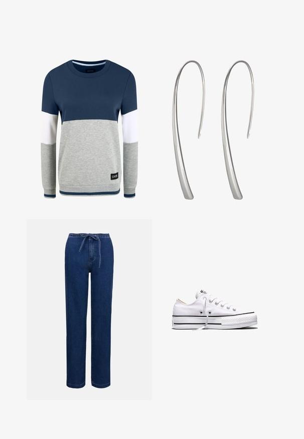 Oxmo OMAYA - Sweatshirt - insignia blue; Blaue Jeanshose mit geradem Bein, elastischem Bund und verstellbarem Kordelzug. Merkmale sind minimale Nähte und keine Taschen.; Weißer Canvas-Sneaker in niedriger Ausführung mit weißen Schnürsenkeln, schwarzen Streifen an der Sohle und gummiertem, strukturiertem Zehenschutz, Seitenansicht vor weißem Hintergrund.; Lange silberne Tropfohrringe mit einem eleganten, länglichen Design und einer glatten, polierten Oberfläche. Sie verfügen über eine minimalistische geschwungene Form.