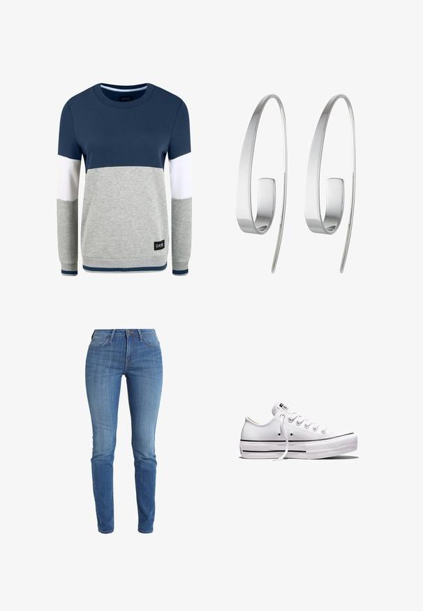 Oxmo OMAYA - Sweatshirt - insignia blue; Schlanke Jeans aus hellblauem Denim mit einem leichten Verblassen, Fünf-Taschen-Design und einem Reißverschluss mit Knopfverschluss.; Weißer Sneaker aus Segeltuch mit niedrigem Schnitt, weißen Schnürsenkeln, Gummisohle, schwarzen Streifendetails und Logopatch auf der Zunge und Ferse.; Silberne Creolen mit einem schlanken, elongated Design. Aus poliertem Metall gefertigt, zeichnen sie sich durch eine glatte Textur und einen minimalistischen Stil aus.