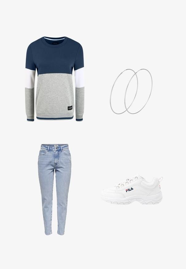 Oxmo OMAYA - Sweatshirt - insignia blue; Helles blaues, hoch geschnittenes Slim-Fit-Jeans mit vorderem Knopf, Reißverschluss und Fünf-Taschen-Design.; Weiße Sport Sneakers mit einem glatten Lederobermaterial, ausgestattet mit einer strukturierten Gummisohle, metallischen Ösen und einem kontrastierenden Logo an der Seite.; Silberne Creolen mit minimalistischem Design. Rundform, glatte Oberfläche und dünnes Profil. Leichtgewichtig mit hochglänzender Oberfläche.