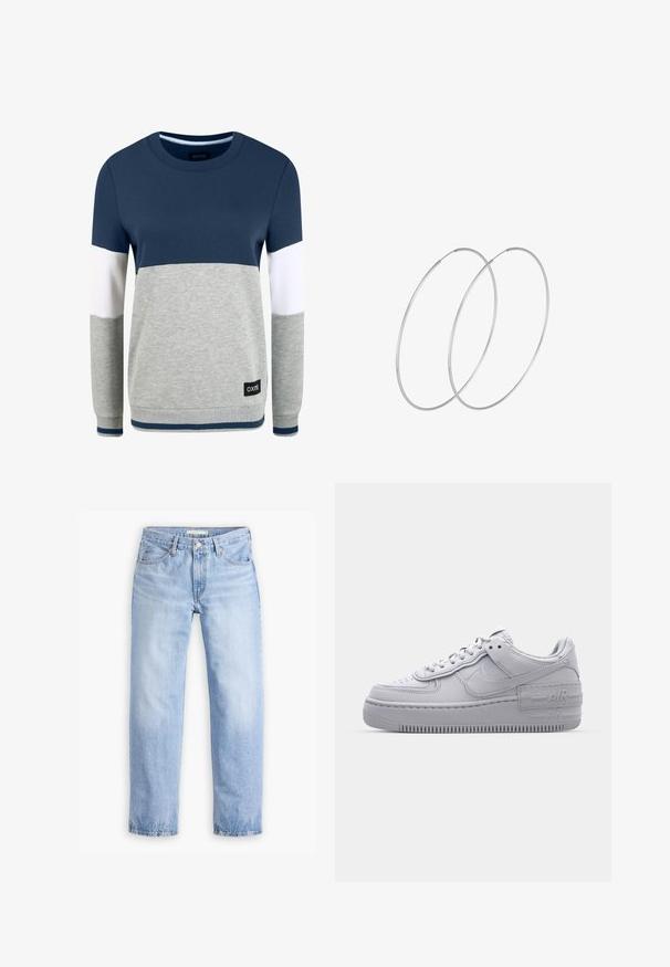 Oxmo OMAYA - Sweatshirt - insignia blue; Hellblaue Jeans aus Denim mit geradem Bein, fünf Taschen und einem mittelhohen Bund. Sie verfügen über eine ausgewaschene Textur und einen gesteppten Saum.; Graue Nike Air Force 1 Sneaker mit perforierter Zehenpartie, Obermaterial aus glattem Leder, dicker Sohle und geprägtem 'AIR'-Detail an der Ferse.; Silberne Creolen mit minimalistischem Design. Rundform, glatte Oberfläche und dünnes Profil. Leichtgewichtig mit hochglänzender Oberfläche.