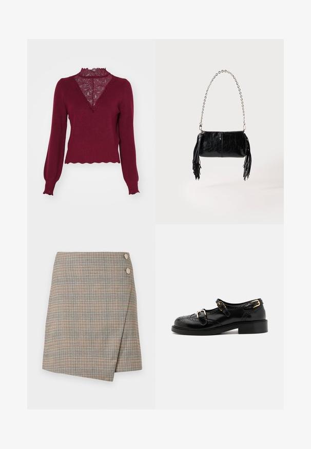 Pull bordeaux avec un panneau en dentelle et un ourlet en dents de scie. Manches longues avec des poignets à côtes. Présente un décolleté en V et un tricot texturé.; Jupe enveloppante à carreaux gris avec des lignes orange, marron et crème. Présente deux grands boutons décoratifs à la taille et une finition soignée.; Chaussures en cuir noir avec détails de brogue, dotées de deux sangles à boucle, d'un bout arrondi et d'un talon bas. Texture lisse avec finition brillante.; Petit sac à main en cuir noir avec bandoulière chaîne argentée et pompons en cuir noir de chaque côté, sur un fond clair uni.