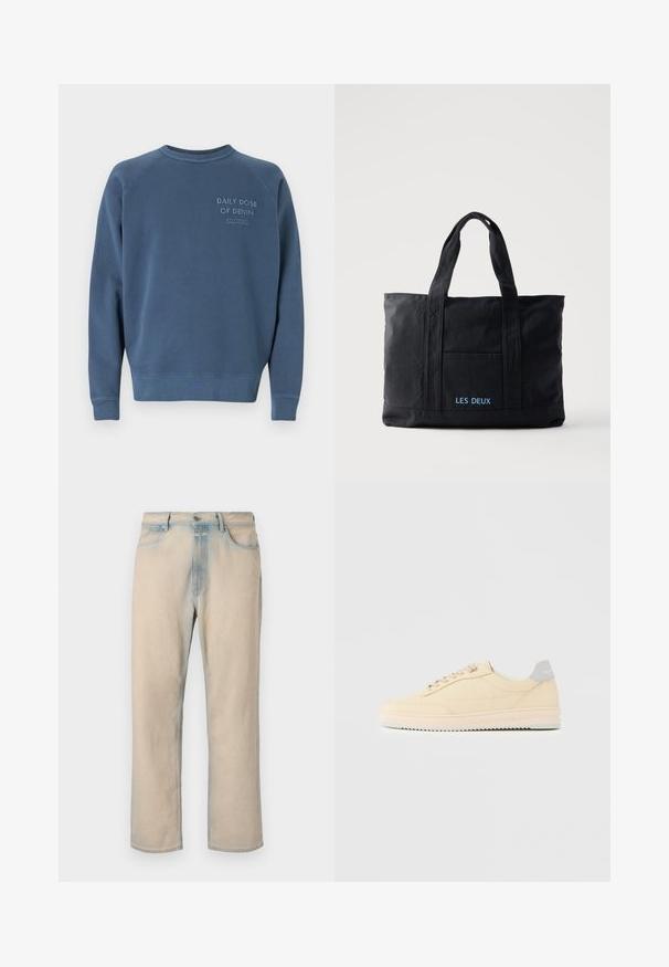 Blå crewneck sweatshirt lavet af en bomuldsblandingsstof. Har ribstrikkede manchetter og kant, med broderet tekst på brystet. Simpelt design.; Lyse beige denim jeans med lige ben design, falmede blå detaljer, fem lommer og en knaplukning i taljen.; Beige lavtop sneaker med snørelukning foran, lyserød sål og grå hællap med mærket "Filling Pieces", vist i profil på ensfarvet baggrund.; Sort lærredstaske med to håndtag, forlomma og "LES DEUX" broderet i blåt på forlommen.