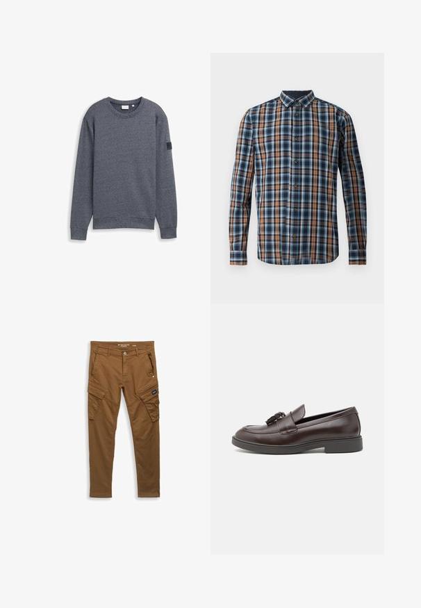 Grå langærmet sweatshirt lavet af tekstureret stof med rund hals og ribbede manchetter. Har et minimalistisk design uden udsmykninger.; TOM TAILOR CHECKED - Skjorter - navy blue; Brune lige cargo bukser med frontknap, bælte-loops, sidelommer og baglommer samt klaplukninger på lommen på låret.; Brune læder loafers med rund tå, en dekorativ kvast, syede detaljer og en lav gummisål for ekstra komfort.