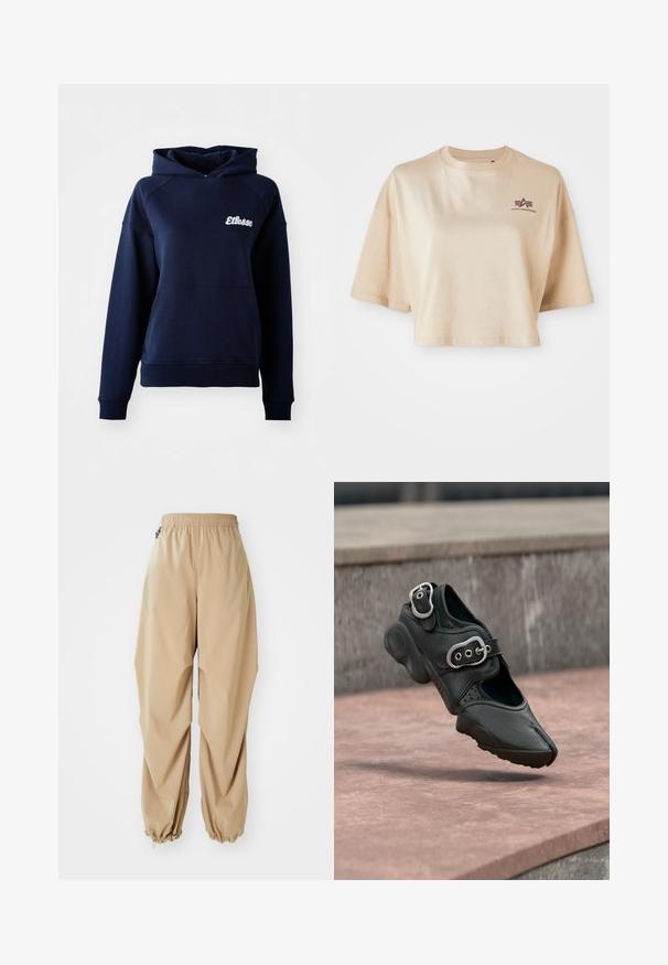 Navyblauwe hoodie van zacht materiaal. Bevat een voorzak en een wit logo op de borst. Geribde boorden en zoom.; Beige cropped t-shirt van katoen, met korte mouwen, een ronde halslijn en een bordeauxrode logoafdruk op de linkerborst.; Beige lichte broek met een elastische tailleband, taps toelopende boorden en een soepele textuur, met een relaxte pasvorm en zonder zichtbare patronen of versieringen.; Zwarte schoen met gespleten teen, twee zilveren gespen, dikke zool en geperforeerde details, zwevend boven een stenen oppervlak.