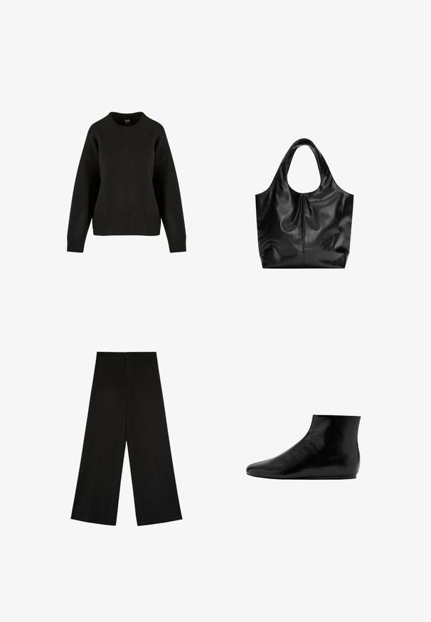 Pull en tricot noir avec un col rond, des épaules tombantes et un ourlet côtelé. Le tissu a une texture douce et une coupe décontractée.; Pantalon noir à jambes larges avec fermeture par bouton et zip, passants de ceinture et plis d’avant, posé à plat sur fond blanc.; Bottine en cuir noir avec une surface lisse, semelle plate, bout rond et un design minimaliste.; Sac fourre-tout en cuir noir avec une texture lisse, un haut arrondi doux et de larges poignées. Présente une couture minimale et une silhouette décontractée.