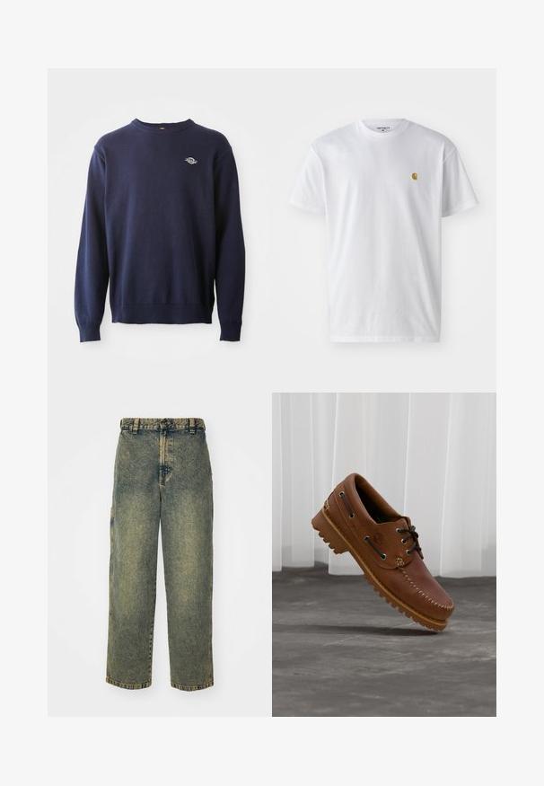 Mørkeblå strikket crewneck sweater med ribbede manchetter og kant. Har et lille logo på brystet og en blød tekstur.; Hvid bomulds t-shirt med korte ærmer, rund hals og et lille guld logo på venstre brystområde. Blød tekstur og almindelig pasform.; Slidse denim jeans i en falmet blå og grøn vask. Har en knaplukning, bælteløkker og sidelommer. Flad front og lige ben-design.; Brun læder bådsko med sorte snørebånd, beige syninger og en robust sål, hængende over en grå betongulv.