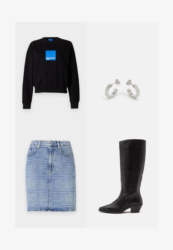 Must mustra, millel on lühendatud disain, sinise ruudukujulise logoga, kus on kirjas "KARL LAGERFELD JEANS". Valmistatud pehmest puuvillasegusest materjalist.; Hele sinine teksaseelik ruudulise mustriga. Omab kõrget vööd, kahte eesmist taskut ja õmblusaktsente ääres ja õmblustes.; Must nahktõmmiku keskmise säärega saabas, millel on terav nina ja madal kaldu konts heledal ühevärvilisel taustal.; Hõbedased metallist rõngakõrvarõngad tekstureeritud kujundusega, millel on väike kinnituskate ja bränding ühel rõngal. Ümar kuju ja poleeritud viimistlus.