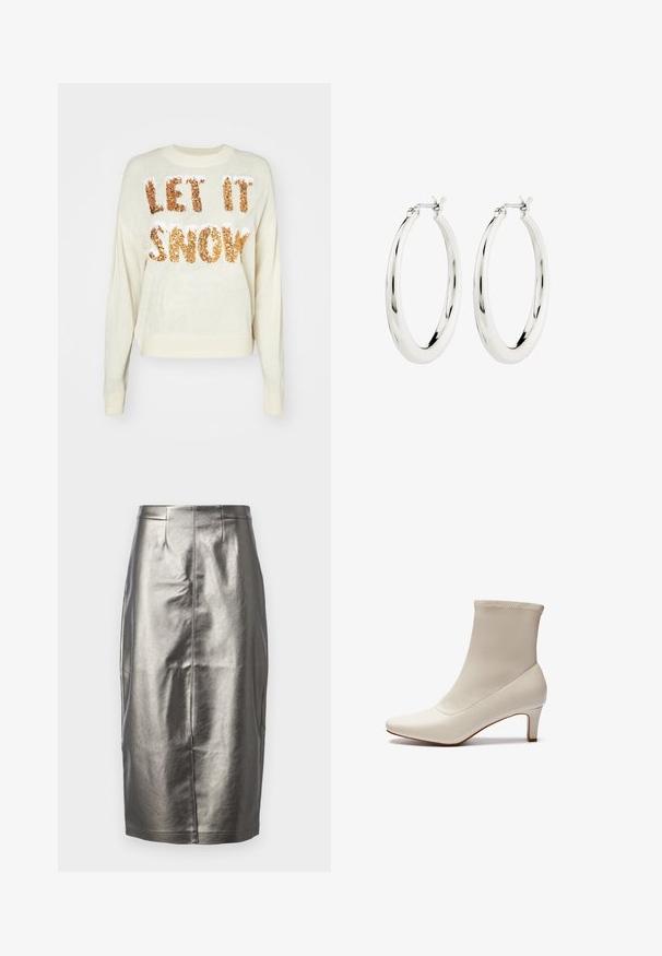 Suéter crema con el texto "QUE NIEVE" en brillantes lentejuelas doradas, con cuello redondo y puños y dobladillo de canalé.; Falda lápiz metálica plateada en un material suave y brillante. Presenta una cintura alta, una abertura trasera y detalle de costura central.; Botín blanco hasta el tobillo hecho de cuero suave con punta afilada y un tacón corto y cónico. Presenta un diseño minimalista y un empeine sin costuras.; Pendientes de aro de plata con un acabado suave y brillante. Forma circular, con un cierre seguro. Diseño sencillo y elegante.