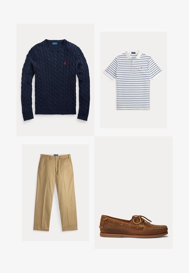 Námornícka modrá sveter s vrkočovým vzorom, okrúhly výstrih, dlhé rukávy a malé červené vyšívané logo Polo Ralph Lauren na ľavej strane hrudníka.; Biele polo tričko s modrými horizontálnymi pruhmi, krátkymi rukávmi, troj-tlačidlovým zapínaním a malým vyšívaným logom na ľavej strane hrudníka.; Béžové chino nohavice z bavlnenej tkaniny. Strih s rovnými nohavicami, s hladkým predným dielom, dvomi bočnými vreckami a pásom so zapínaním na gombík.; Hnedá kožená lodná topánka s mokasínovým šitím, detailom šnúrky prestrčenej kovovými očkami a plochou gumovou podrážkou zobrazená z bočného pohľadu.