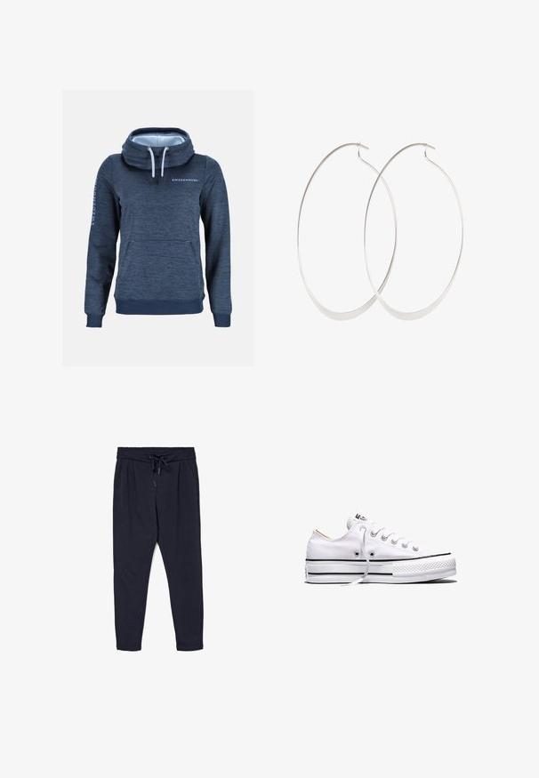 Dunkelblauer Kapuzenpullover mit langen Ärmeln, Kängurutasche, hohem Kordelzugkragen und "SWEDEMOUNT"-Logo auf Brust und Ärmel, schlichter Hintergrund.; Marineblaue Jogginghosen aus einem weichen Material, mit einem elastischen Bund und Kordelzug, Seitentaschen und zulaufenden Beinen.; Weißer Canvas-Sneaker in niedriger Ausführung mit weißen Schnürsenkeln, schwarzen Streifen an der Sohle und gummiertem, strukturiertem Zehenschutz, Seitenansicht vor weißem Hintergrund.; Silberne Creolen mit einem dünnen, glatten Design; länglich-ovale Form; polierte Oberfläche; ausgestattet mit einem sicheren Hakenverschluss.