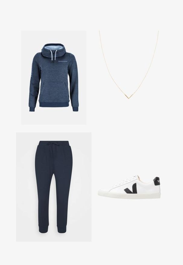 Dunkelblauer Kapuzenpullover mit langen Ärmeln, Kängurutasche, hohem Kordelzugkragen und "SWEDEMOUNT"-Logo auf Brust und Ärmel, schlichter Hintergrund.; Marinefarbene Sweatpants mit einem Kordelzugbund, schmal zulaufenden Beinen und gerippten Bündchen; aus weichem, strapazierfähigem Material mit Seitentaschen hergestellt.; Weißer Sneaker mit einem schwarzen V-Logo, ausgestattet mit einem glatten Lederoberteil, runder Zehenpartie, Schnürverschluss und kontrastierendem schwarzen Fersenbereich.; Goldfarbene Halskette mit einer dünnen Kette und einem V-förmigen Anhänger. Elegantes Design mit einer glatten, polierten Oberfläche und minimaler Detailgestaltung.