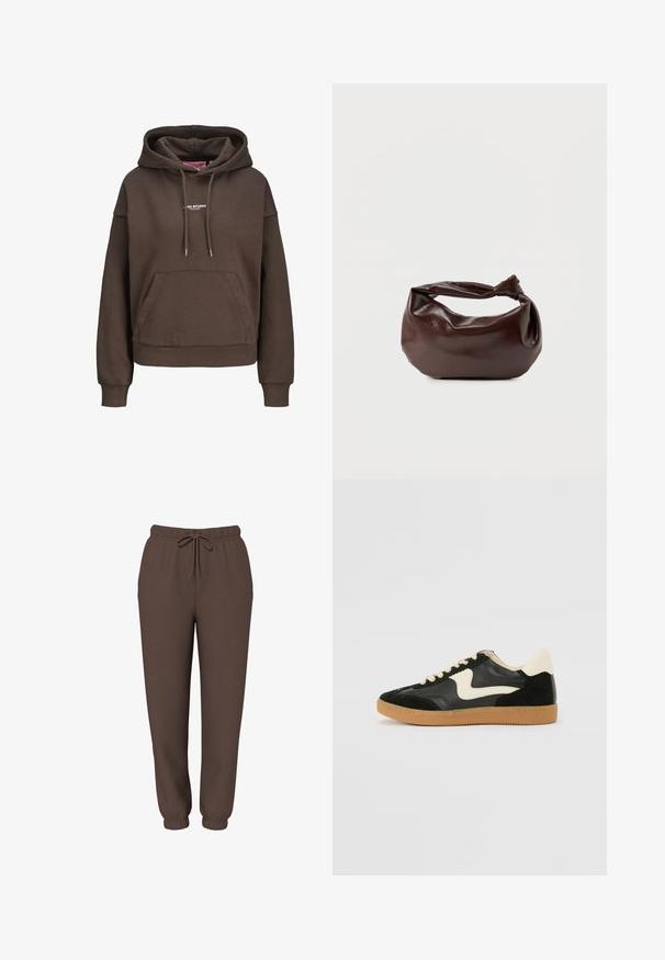 Brun oversized hættetrøje med forlommekænguru, justerbar snøre i hætten, ribkant ved ærmerne og lille hvid "XX STUDIO" logo på brystet.; Brune jogger-sweatbukser med elastisk linning, snøre og elastiske manchetter, vist forfra på hvid baggrund.; Sorte ruskinds- og lædersneakers med en cremefarvet side-swoosh og lys cremefarvet hæl. Har beige snørebånd og en gummirubber-sål.; Mørkebrun læder skuldertaske med en blød, afslappet form og et snoet knudehåndtag på en ensartet hvid baggrund.