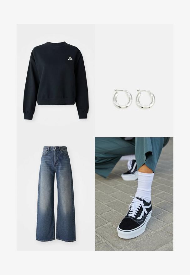 Schwarzer, kurzer Sweatshirt aus weichem Stoff. Hat einen Rundhalsausschnitt und gerippte Bündchen. Beinhaltet ein kleines, weißes Dreieck-Logo auf der linken Brust.; Blaue hoch taillierte Schlagjeans mit vorderem Knopf und Taschen, verblasste Textur an den Oberschenkeln und geradem Saum.; Schwarze Wildledersneaker mit weißen Akzenten und Schnürsenkeln, ausgestattet mit einer dicken weißen Sohle und kontrastierenden Nähten, kombiniert mit einer weißen Socke.; Silberne Creolen mit glänzender Oberfläche, die eine kreisrunde Form haben und mit einem schwenkbaren Verschluss ausgestattet sind. Glatte Textur mit minimalen Details.