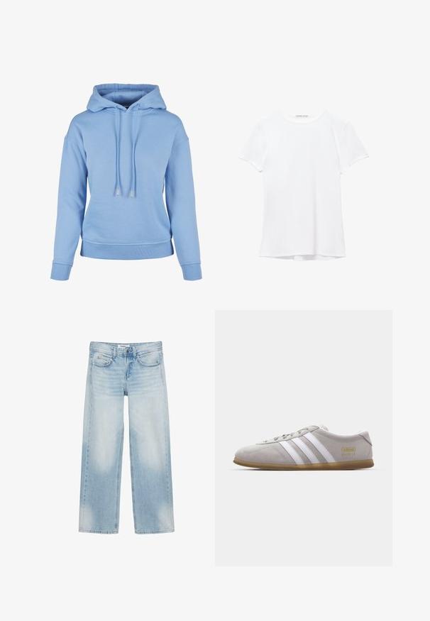 Lyseblå hættetrøje lavet af blødt stof, har snøre i hætten, ribbede manchetter og kant, med en afslappet pasform og minimal detaljer.; Hvid kortærmet t-shirt lavet af glat stof, med rund halsudskæring og diskrete syninger ved kanten.; Lyseblå jeans med vide ben, fem lommer, bæltestropper, knaplukning og diskret farvefade på forreste lår og knæ.; Grå suedestøvle med hvide læderstriber og guldlogo-detalje. Flad gummisål, rund tå og klassisk snølukkedesign.
