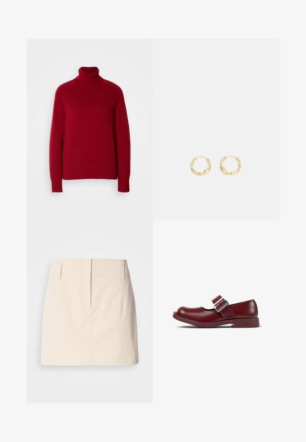 Roter Rollkragenpullover mit gerippten Bündchen und Saum, aus einem weichen Strickmaterial hergestellt, mit einem lässigen Schnitt und deutlichen Nahtlinien.; Calvin Klein Jeans SKIRT - A-Linien-Rock - fog; Flacher bordeauxroter Mary-Jane-Schuh mit einem breiten silbernen Schnallenriemen und einer abgerundeten Spitze auf weißem Hintergrund.; Goldene Creolen mit einer strukturierten, unregelmäßigen Oberfläche. Sie verfügen über ein leichtes Design und eine runde Form, die sich für den täglichen Gebrauch eignet.