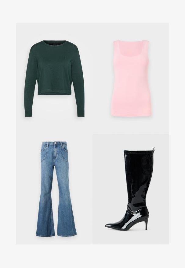 Donkergroene cropped trui met een ronde hals en lange mouwen, met een gebreide textuur en geribde zoom en manchetten.; Lichtroze mouwloos tanktop met een vierkante halslijn, getoond tegen een effen lichte achtergrond.; Lichtblauwe high-waist spijkerbroek met brede uitlopende pijpen en voorvakjes met een gebogen vorm, weergegeven tegen een witte achtergrond.; Zwarte laarzen van patentleer, tot de knie, met een spitse neus en een slanke hoge hak. Voorzien van een achterrits en een gladde, glanzende textuur.
