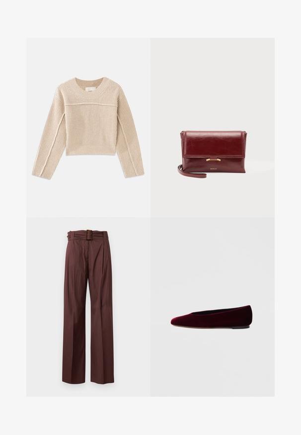 Beige, geribbelde gebreide cropped trui met lange mouwen, een ronde halslijn en decoratieve stiksels langs de mouwnaden.; Bruine hoge taille broek met wijde pijpen, geplooide voorkant en een bijpassende riem met een rechthoekige schildpadgesp.; Bordeauxrode ballerina's van fluweel met een ronde neus en lage hak, met een gladde textuur en strakke vormgeving.; Kleine bordeauxrode leren clutch met klepsluiting, gouden accent en polsbandje, liggend op een effen achtergrond.