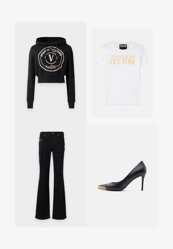 Hoodie noir court avec des manches longues, présentant un logo circulaire en rose gold et des cordons de serrage au niveau du col. Fabriqué en tissu doux.; T-shirt en coton blanc avec un texte doré audacieux "VERSACE JEANS COUTURE" sur le devant. Design classique à col ras du cou, manches courtes.; Jeans évasés noirs en tissu texturé avec un motif subtil, quincaillerie argentée et poches avant. Détail zippé sur le côté.; Escarpin à talon haut en cuir noir avec bout pointu, embout en métal doré gravé "Versace Jeans Couture", vu de côté sur fond blanc.