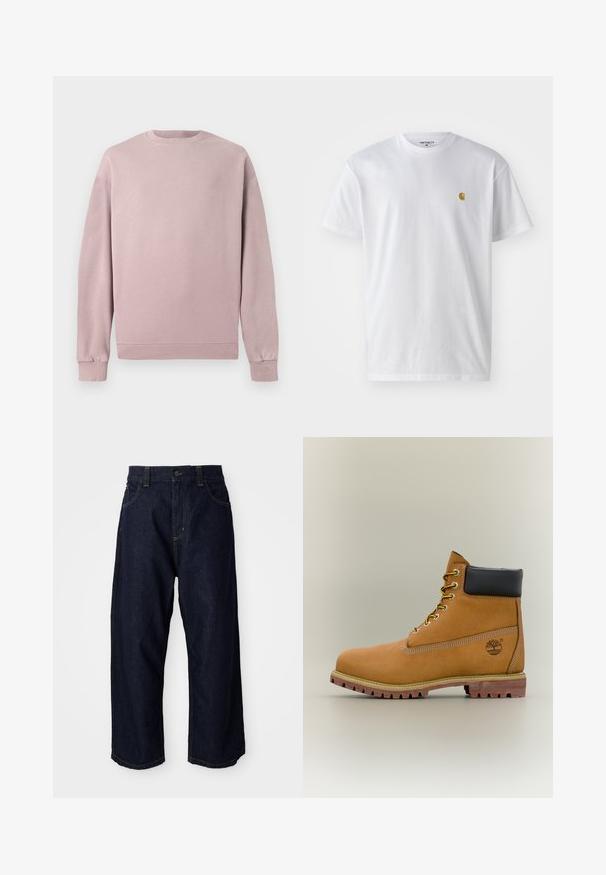 Lichtroze sweatshirt met een klassieke ronde hals, ribgebreide manchetten en zoom. Gemaakt van zachte, gestructureerde stof. Eenvoudig ontwerp zonder patronen.; Witte katoenen t-shirt met korte mouwen en ronde hals, voorzien van een klein gouden logo op de linkerkant van de borst. Zachte textuur en een normale pasvorm.; Donkerblauwe denim broek met een comfortabele pasvorm, voorzien van een knoopsluiting, riemlussen en gele stiksels op de zakken en naden.; Bruine leren enkellaars met zwarte kraag, gele veters en een zandkleurige zool. Voorzien van een logo en witte stikseldetails. Robuuste loopzool met grip.