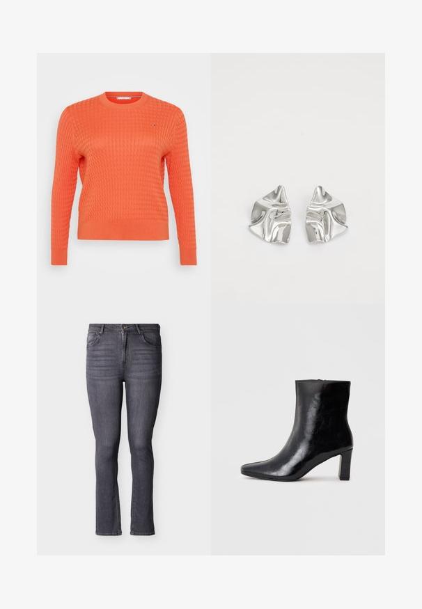 Pull en tricot orange avec un motif en relief, col rond et manches longues. Détail de petit logo sur la poitrine.; Jean slim en denim gris avec cinq poches, fermeture par bouton et zipper à l'avant, présentant des détails subtils d'effilochage et de couture.; Bottine noire en cuir brillant, avec un bout pointu et un talon carré moyen, présentant une texture lisse et un design simple.; Boucles d'oreilles en métal argenté avec un design ondulé et sculptural, présentant une finition polie et des formes irrégulières, mettant en valeur une esthétique contemporaine.